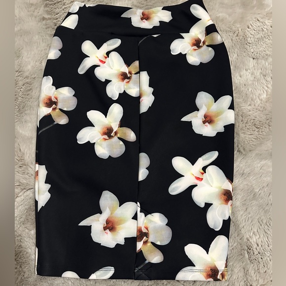 Floral Pull On Pencil Skirt Medium - Picture 2 of 3